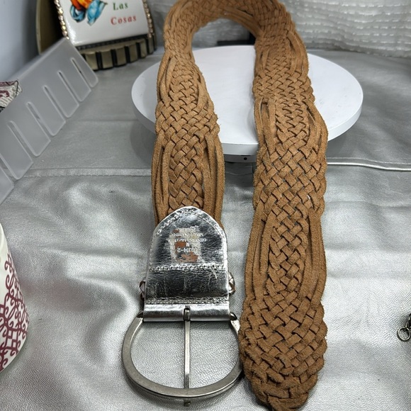 (H) Women's vintage braided silver and tan leather belt, size M - Picture 8 of 12